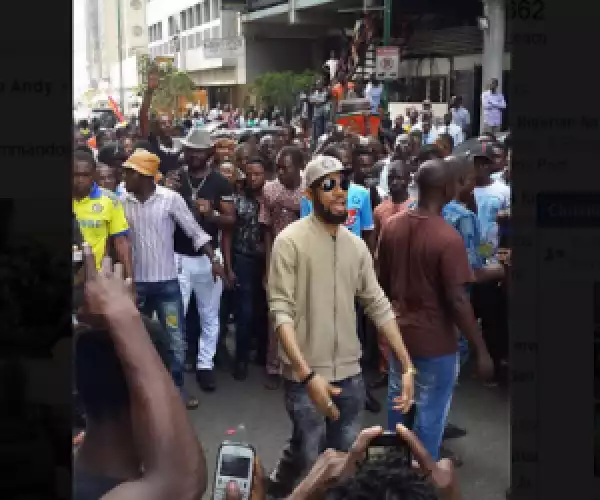 Igbo Rap Lord, Phyno Shows His Street Credibility On Lagos Island [See Photos]